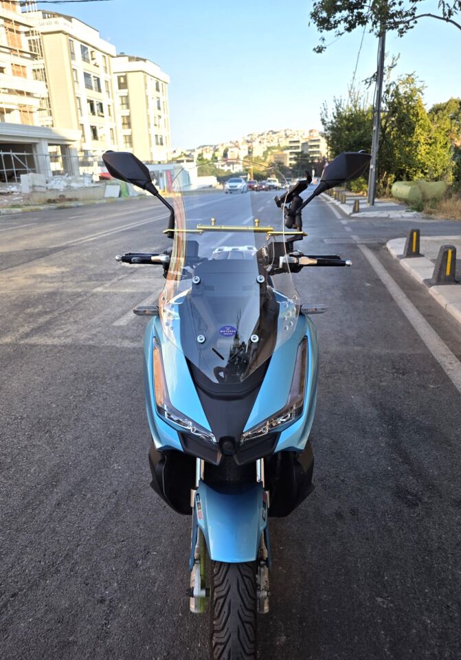 MOTOCAM Arora Beatrix 150 Ön Cam 2023-2026 Model 55cm Şeffaf Renkli 4mm KISA