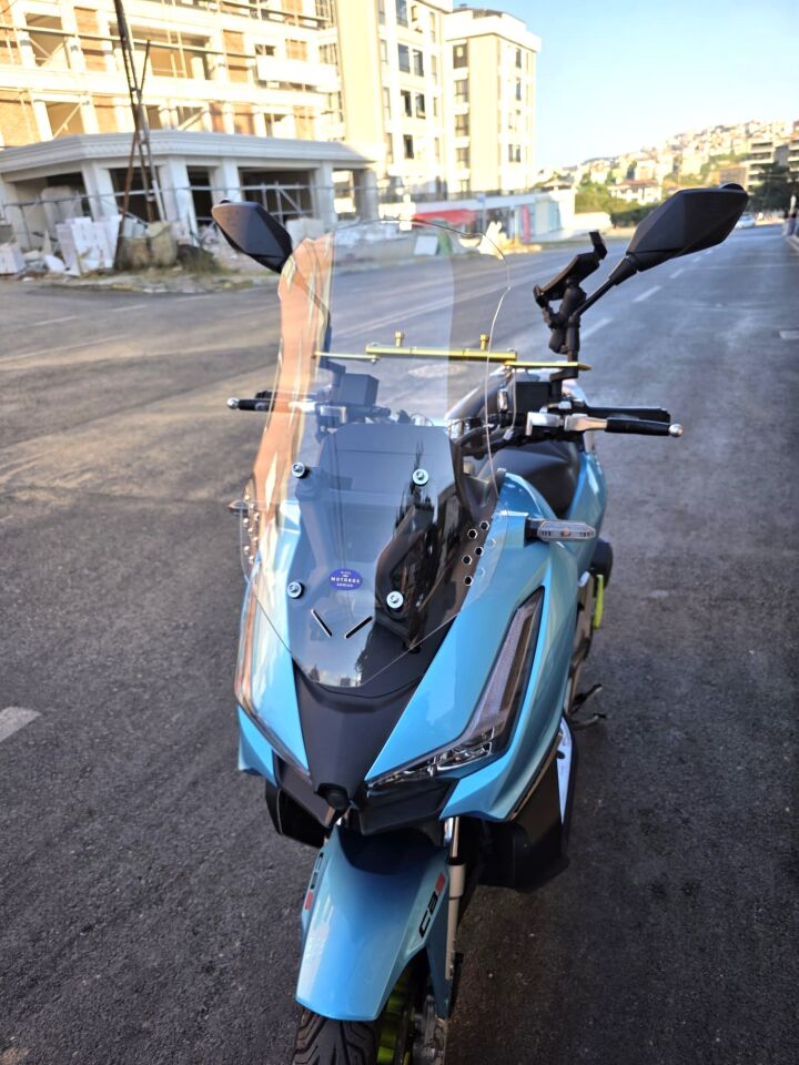 MOTOCAM Arora Beatrix 150 Ön Cam 2023-2026 Model 55cm Şeffaf Renkli 4mm KISA