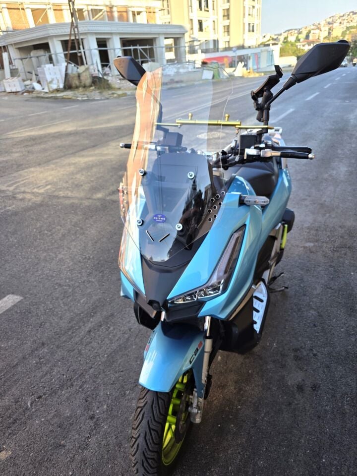 MOTOCAM Arora Beatrix 150 Ön Cam 2023-2026 Model 55cm Şeffaf Renkli 4mm KISA