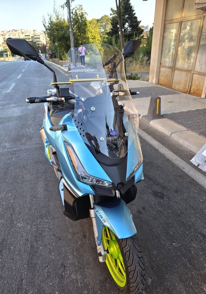 MOTOCAM Arora Beatrix 150 Ön Cam 2023-2026 Model 55cm Şeffaf Renkli 4mm KISA