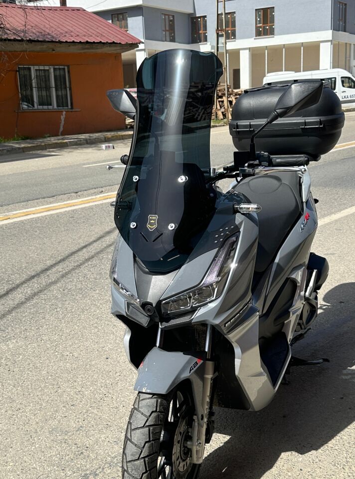 MOTOCAM Arora Beatrix 150 Ön Cam 2023-2026 Model 65cm Siyah Renkli 4mm ORTA BOYLU