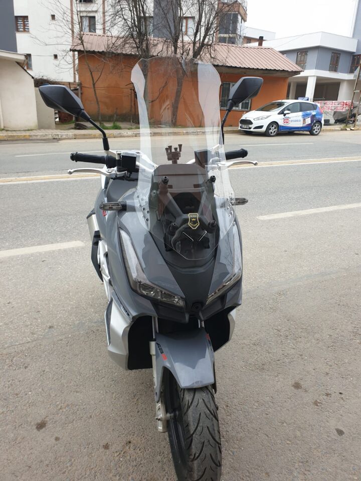 MOTOCAM Arora Beatrix 150 Ön Cam 2023-2026 Model 65cm Şeffaf Renkli 4mm ORTA BOYLU