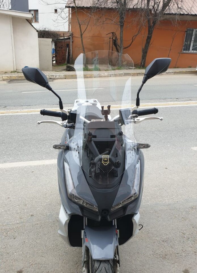 MOTOCAM Arora Beatrix 150 Ön Cam 2023-2026 Model 65cm Şeffaf Renkli 4mm ORTA BOYLU