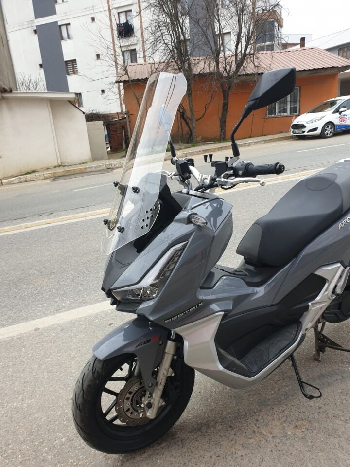 MOTOCAM Arora Beatrix 150 Ön Cam 2023-2026 Model 65cm Şeffaf Renkli 4mm ORTA BOYLU