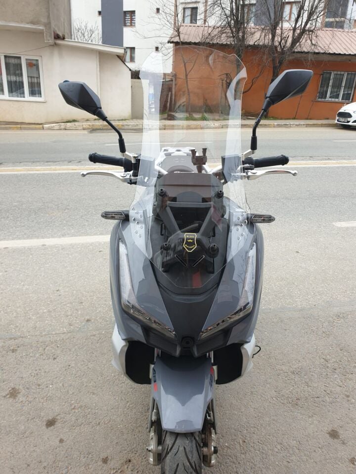 MOTOCAM Arora Beatrix 150 Ön Cam 2023-2026 Model 65cm Şeffaf Renkli 4mm ORTA BOYLU