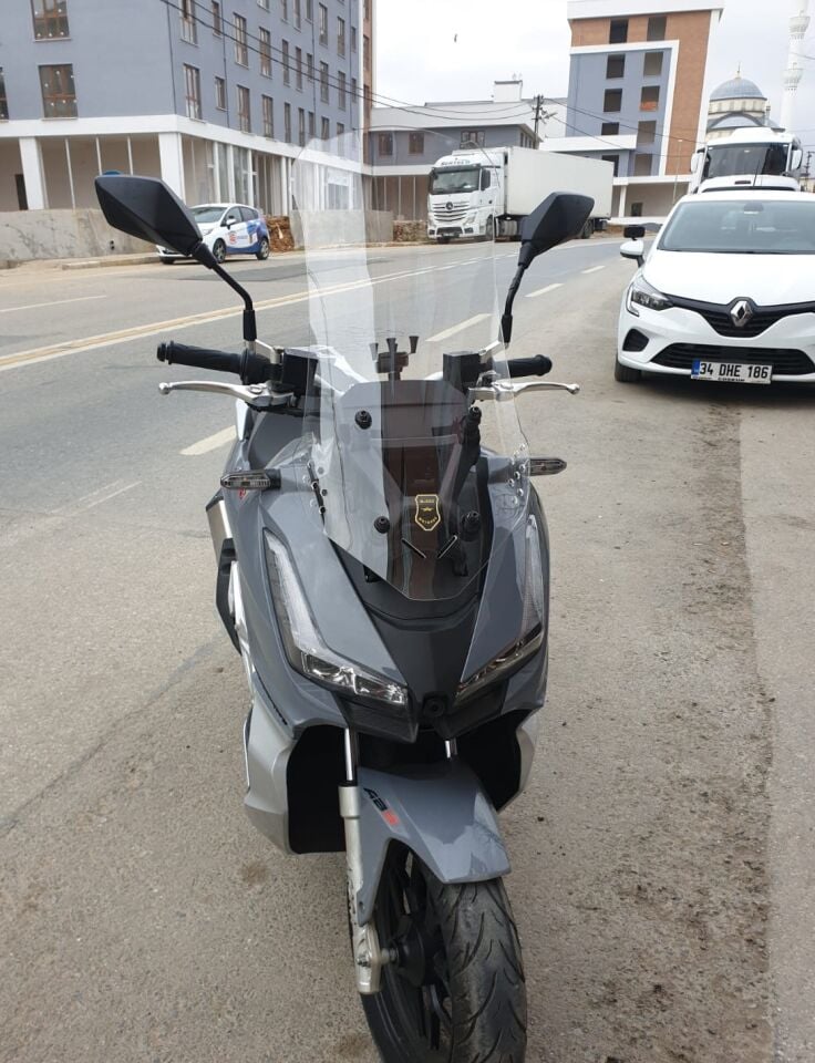 MOTOCAM Arora Beatrix 150 Ön Cam 2023-2026 Model 65cm Şeffaf Renkli 4mm ORTA BOYLU