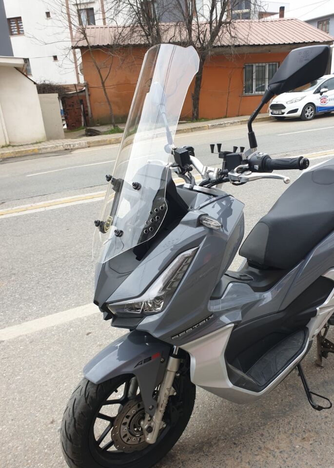 MOTOCAM Arora Beatrix 150 Ön Cam 2023-2026 Model 65cm Şeffaf Renkli 4mm ORTA BOYLU