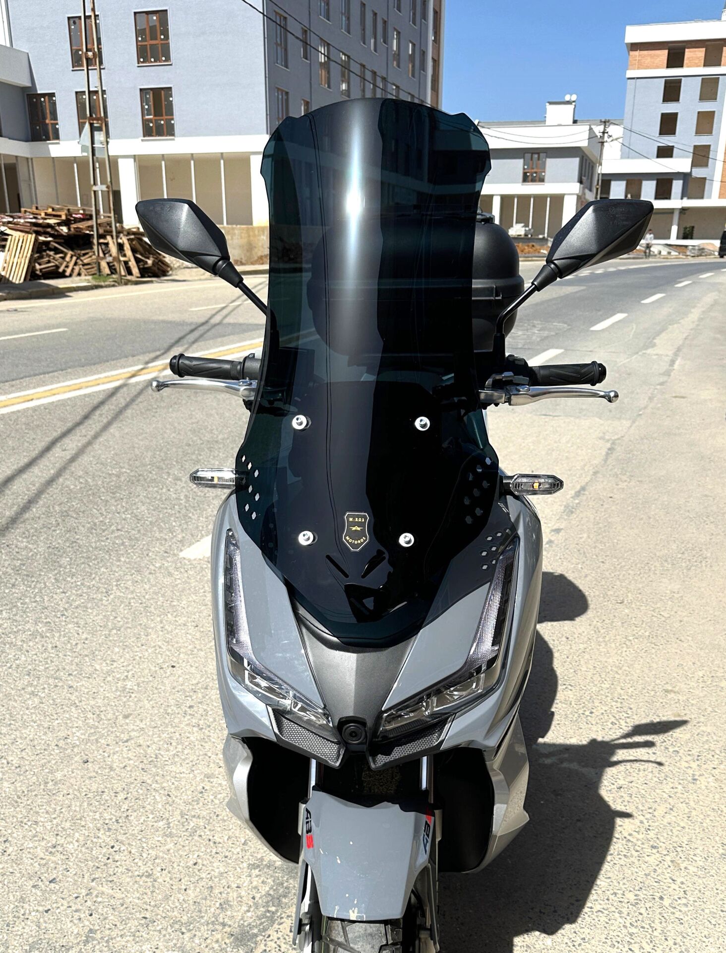 MOTOCAM Arora Beatrix 150 Ön Cam 2023-2026 Model 75cm Siyah Renkli 4mm UZUN