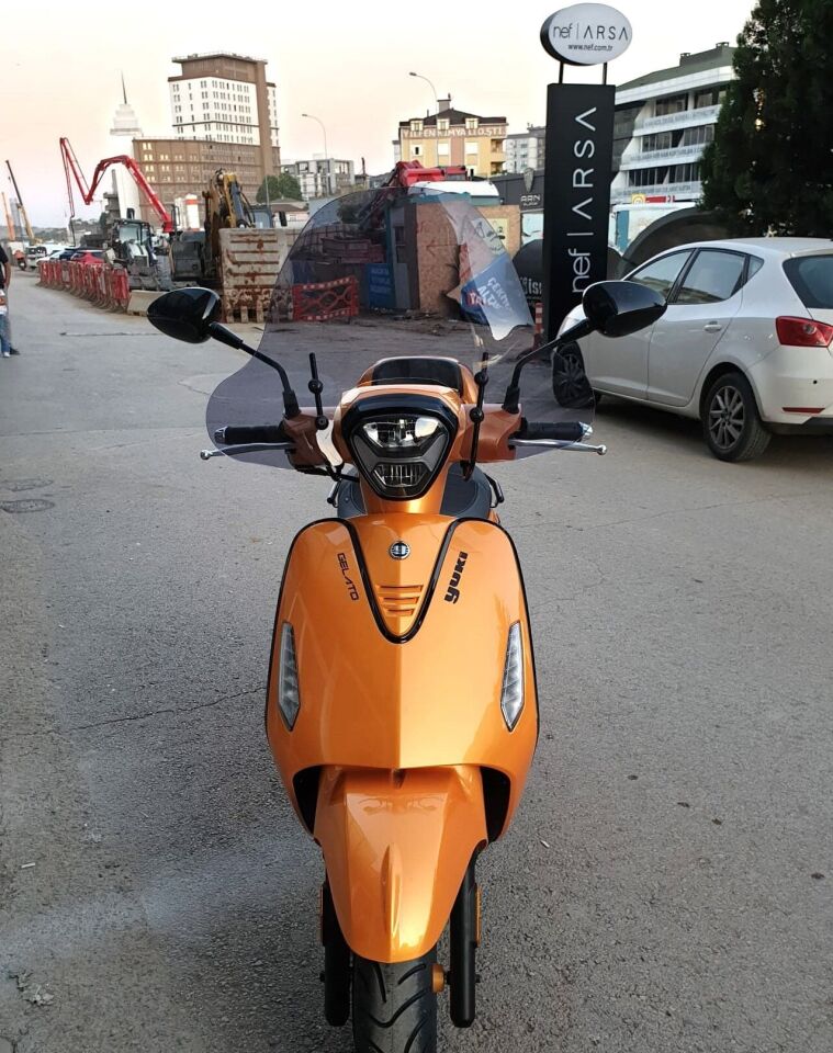 MOTOCAM Yuki Gelato 125 Ön Cam 2023-2026 Model 43cm Füme Renkli 4mm APARATSIZ