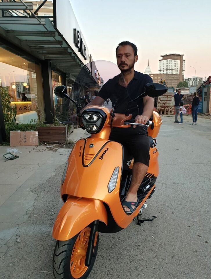MOTOCAM Yuki Gelato 125 Ön Cam 2023-2026 Model 43cm Füme Renkli 4mm APARATSIZ