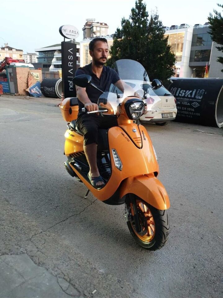 MOTOCAM Yuki Gelato 125 Ön Cam 2023-2026 Model 43cm Şeffaf Renkli 4mm APARATSIZ