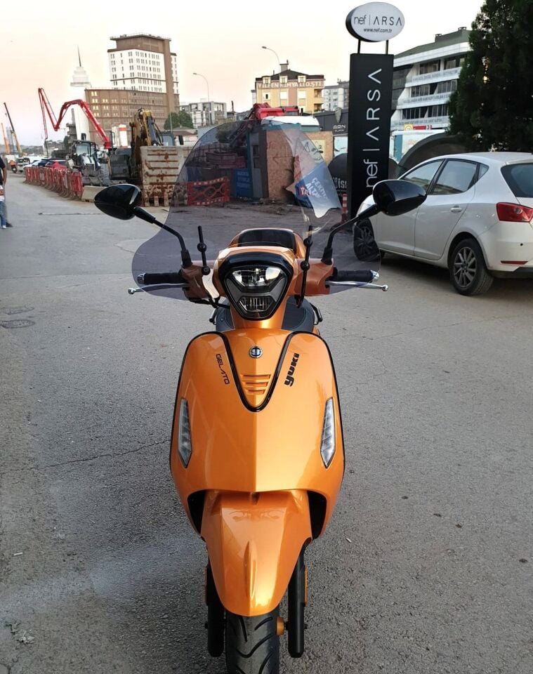 MOTOCAM Yuki Gelato 50 Ön Cam 2023-2026 Model 43cm Füme Renkli 4mm APARATSIZ