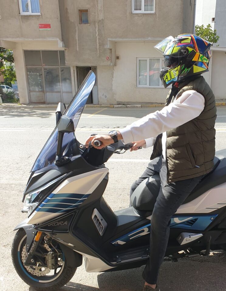 MOTOCAM Arora Chinf 318 Ön Cam 2023-2026 Model 75cm Füme Renkli 4mm UZUN