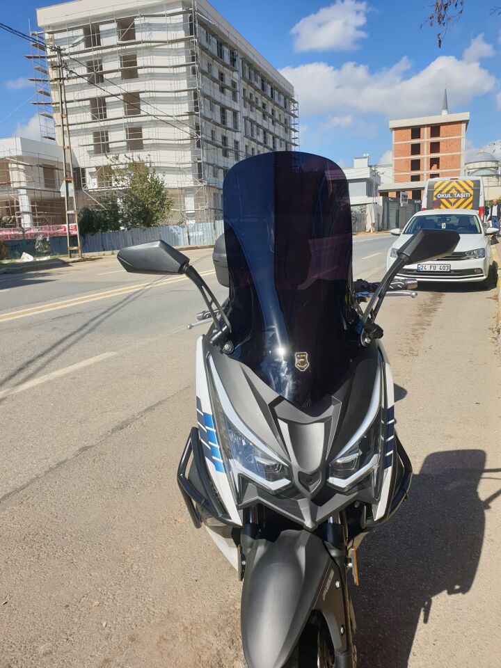 MOTOCAM Arora Chinf 318 Ön Cam 2023-2026 Model 75cm Siyah Renkli 4mm UZUN