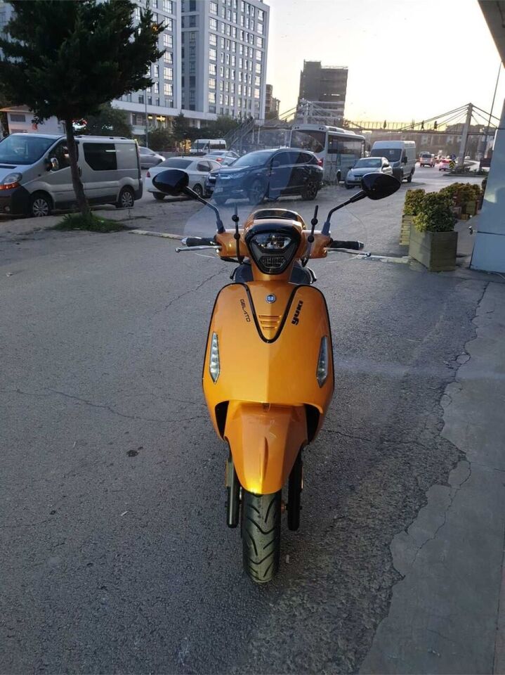 MOTOCAM Yuki Gelato 50 Ön Cam 2023-2026 Model 43cm Şeffaf Renkli 4mm APARATSIZ