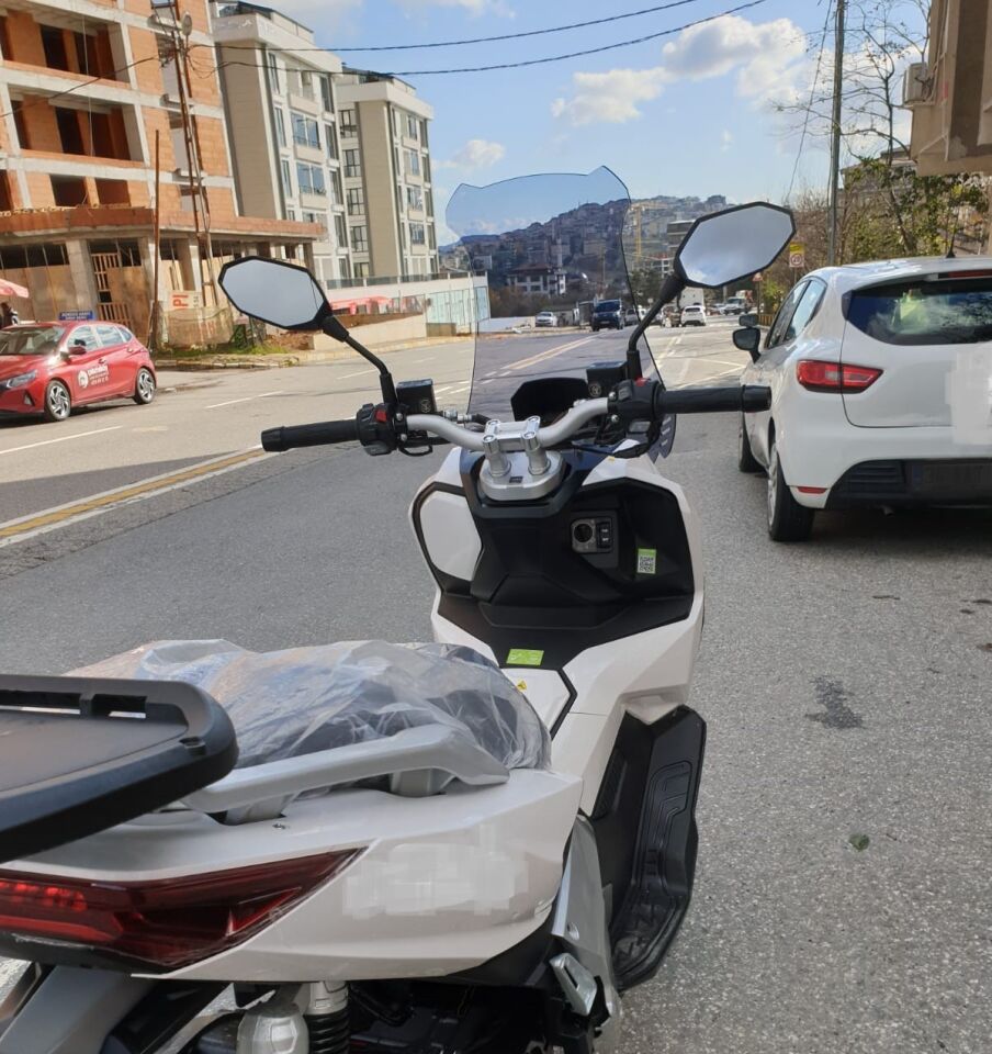 MOTOCAM RKS Veloce Ön Cam 2023-2026 Model 65cm Füme Renkli 4mm ORTA BOYLU