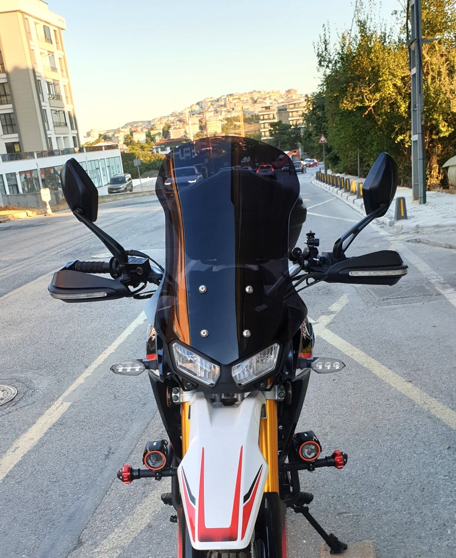 MOTOCAM Arora CR 250 Ön Cam 2025-2026 Model 55cm Siyah Renkli 4mm