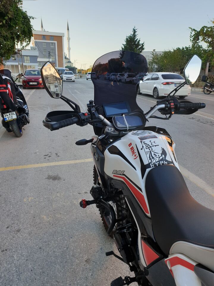 MOTOCAM Arora CR 250 Ön Cam 2025-2026 Model 55cm Siyah Renkli 4mm