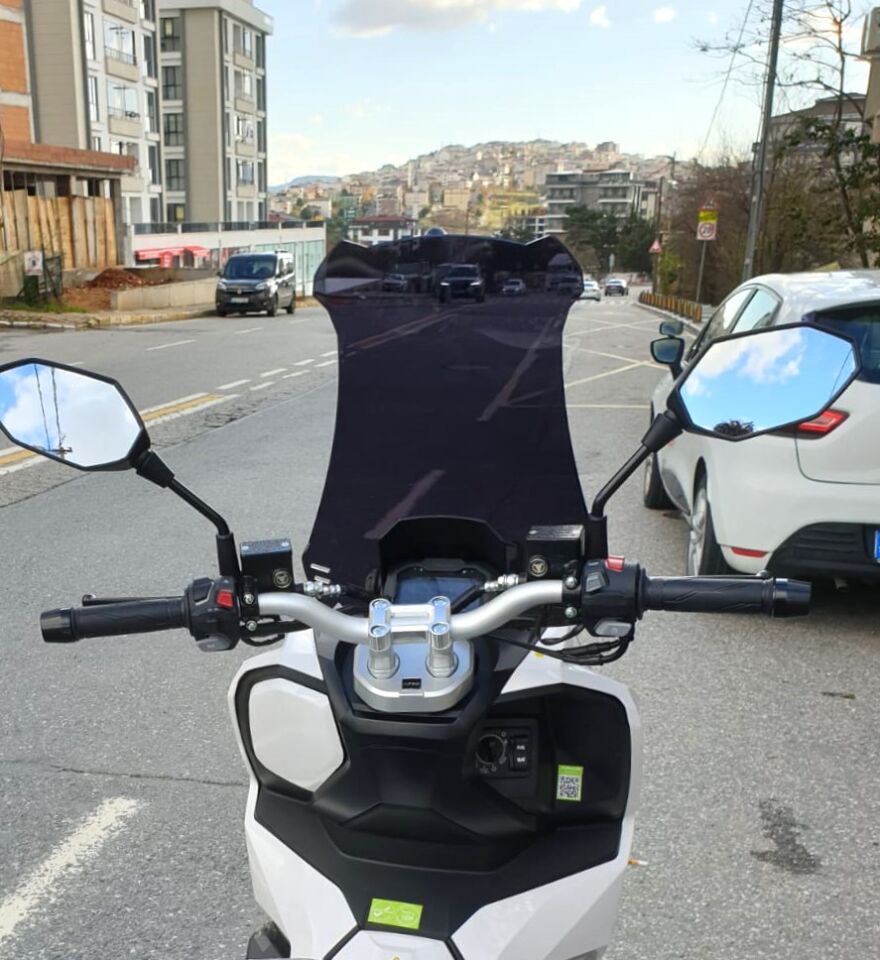 MOTOCAM RKS Veloce Ön Cam 2023-2026 Model 65cm Siyah Renkli 4mm ORTA BOYLU
