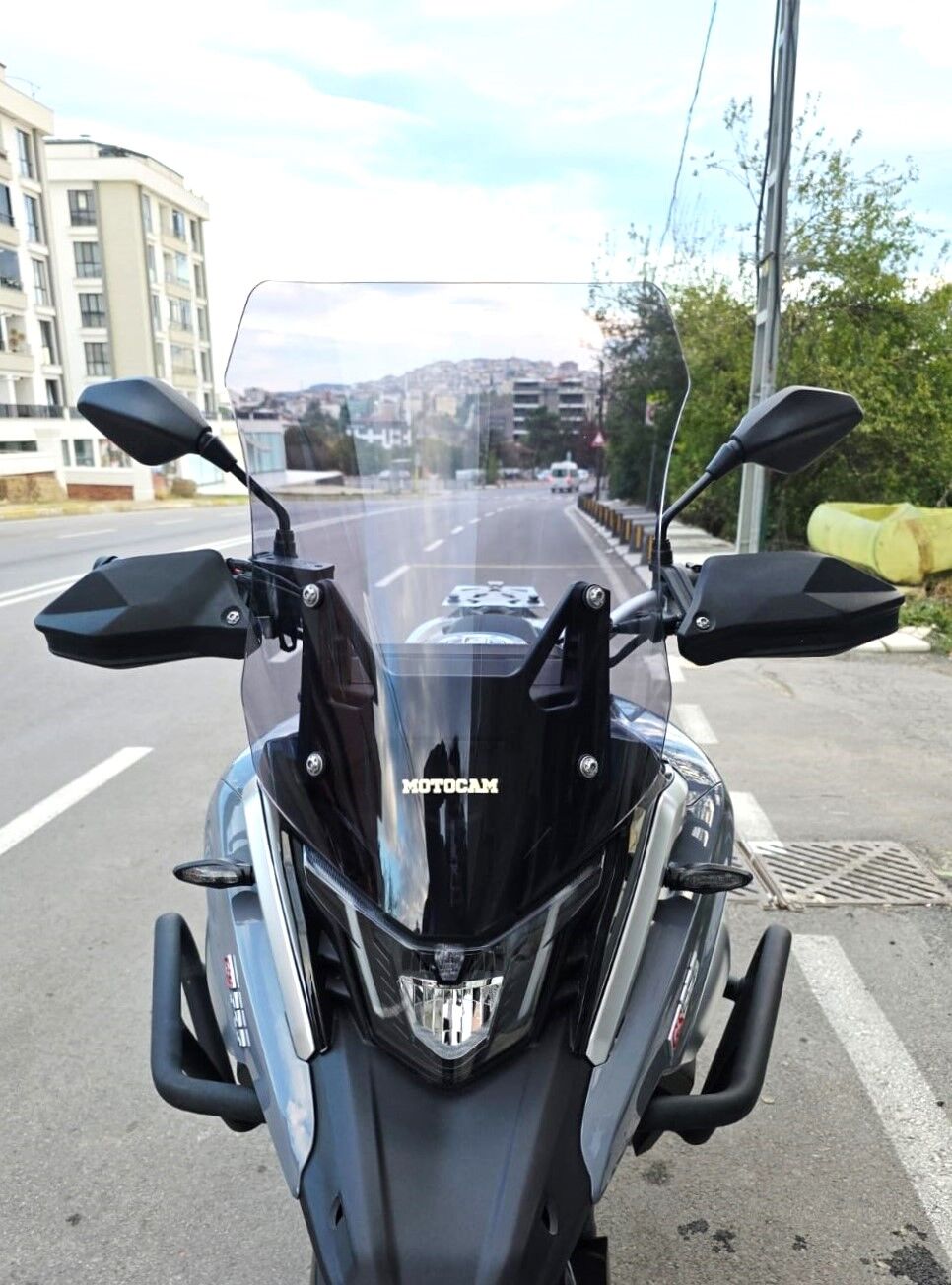 MOTOCAM Arora GS 525 Ön Cam 2022-2026 Model 51cm Füme Renkli 4mm