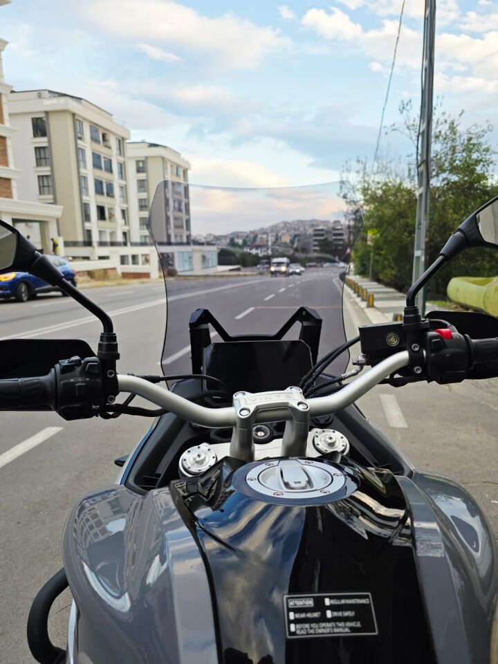 MOTOCAM Arora GS 525 Ön Cam 2022-2026 Model 51cm Füme Renkli 4mm