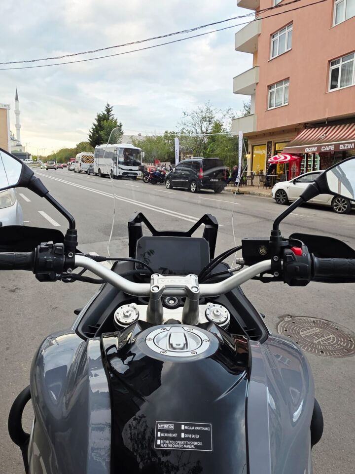 MOTOCAM Arora GS 525 Ön Cam 2022-2026 Model 51cm Şeffaf Renkli 4mm