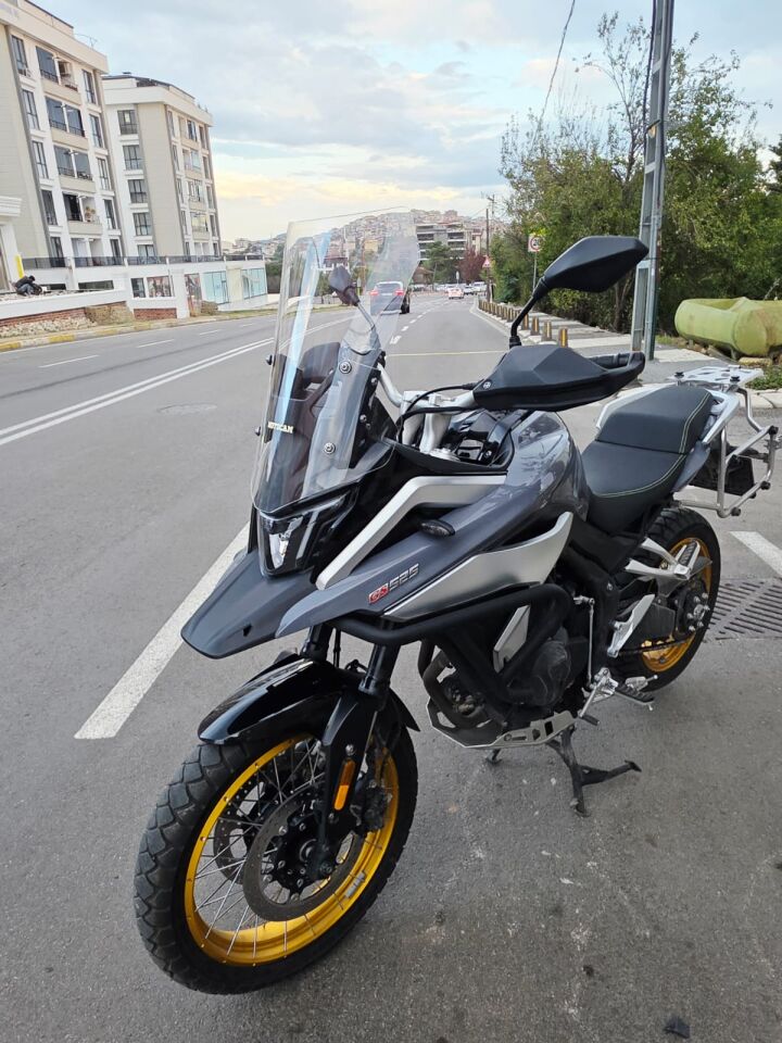 MOTOCAM Arora GS 525 Ön Cam 2022-2026 Model 51cm Şeffaf Renkli 4mm