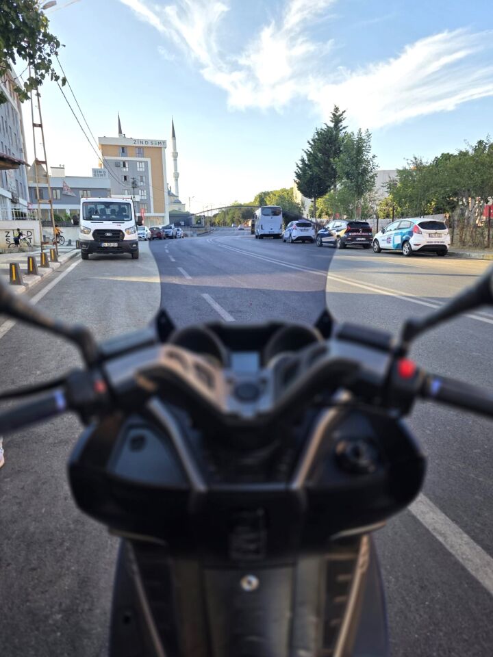 MOTOCAM Arora GT 125 Ön Cam 2023-2026 Model 65cm Füme Renkli 4mm ORİJİNAL BOYLU