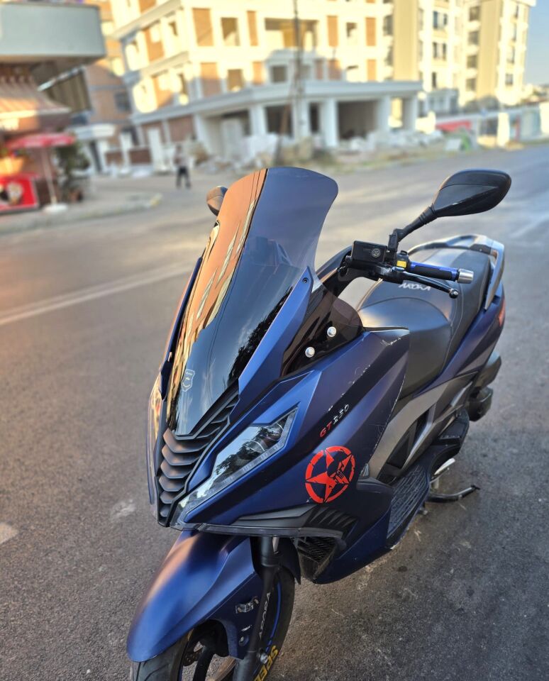 MOTOCAM Arora GT 125 Ön Cam 2023-2026 Model 65cm Siyah Renkli 4mm ORİJİNAL BOYLU