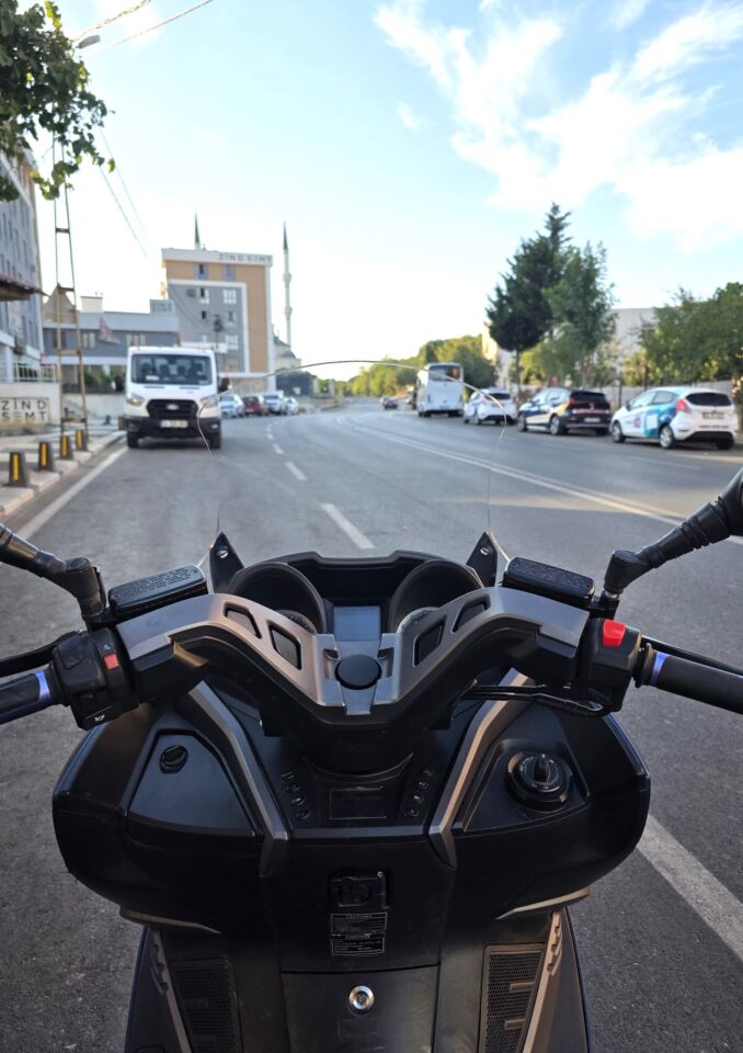 MOTOCAM Arora GT 125 Ön Cam 2023-2026 Model 65cm Şeffaf Renkli 4mm ORİJİNAL BOYLU