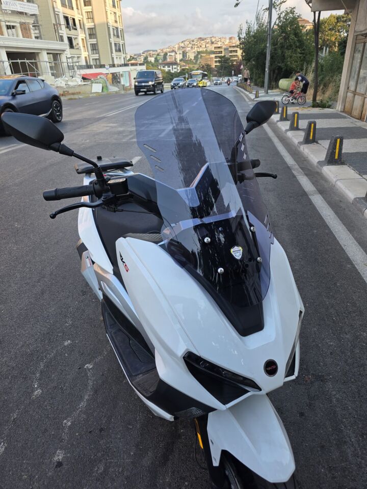 MOTOCAM RKS Vieste 249 Ön Cam 2022-2026 Model 55cm Füme Renkli 4mm KISA