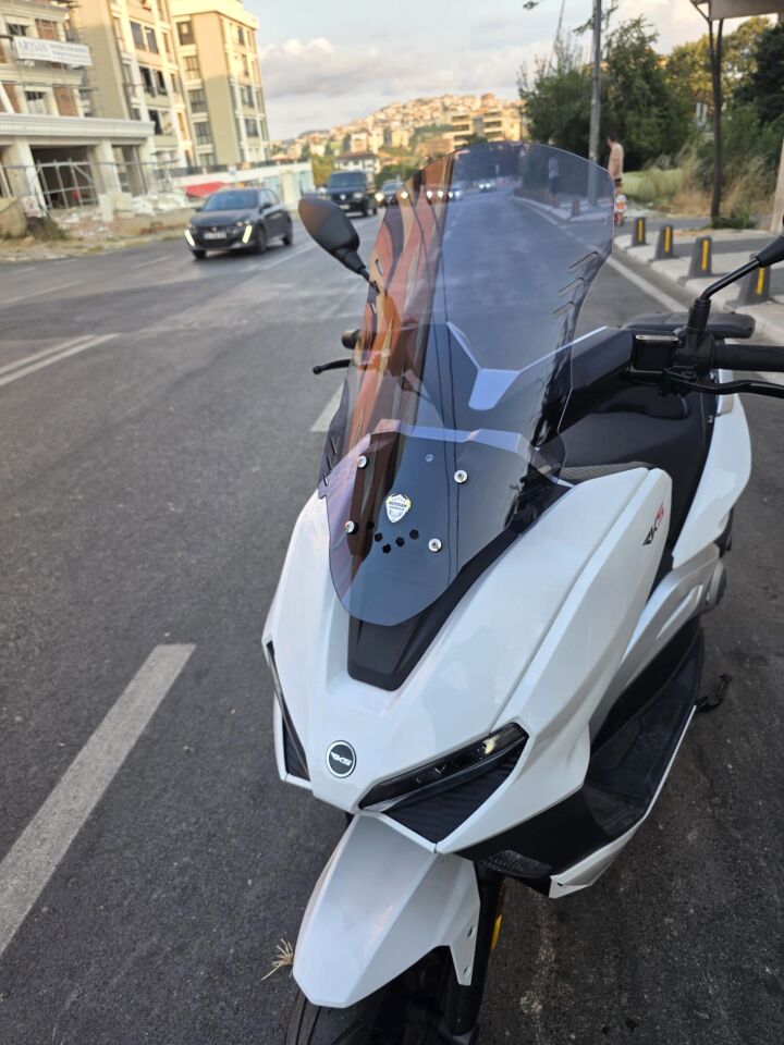 MOTOCAM RKS Vieste 249 Ön Cam 2022-2026 Model 55cm Füme Renkli 4mm KISA