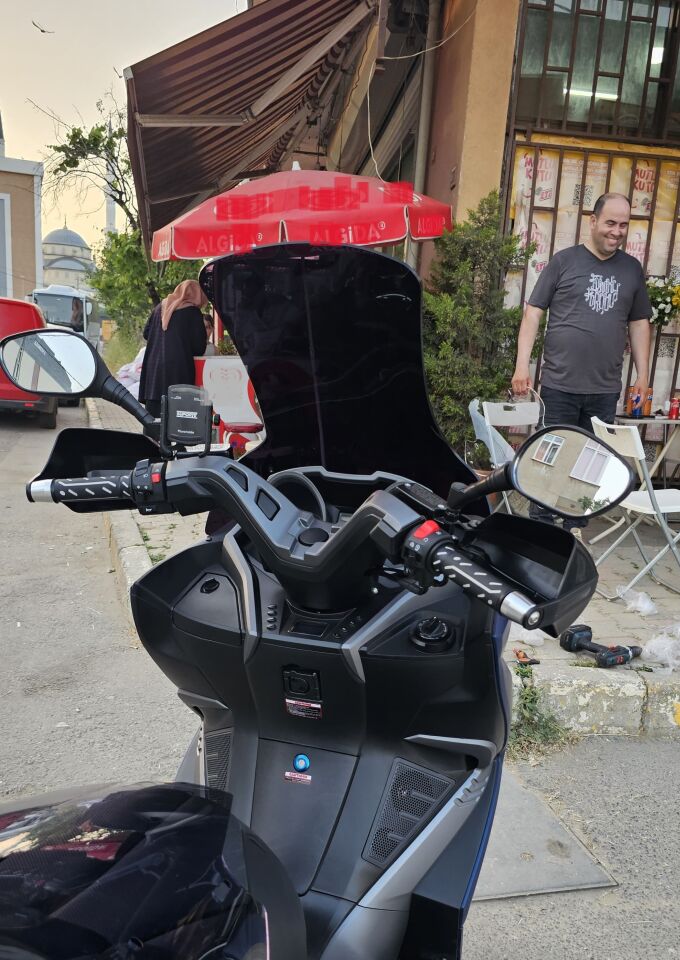 MOTOCAM Arora GT 125 Ön Cam 2023-2026 Model 83cm Siyah Renkli 4mm UZUN