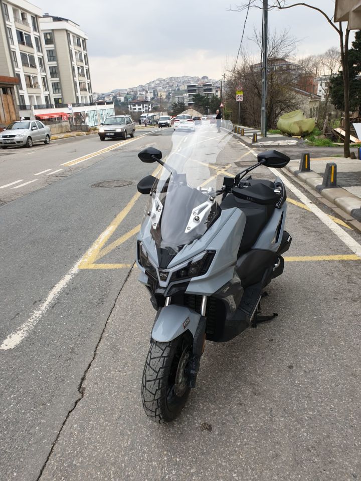 Sym Adx 300 Ön Cam 2024-2025 Model 75 CM - Şeffaf Renkli