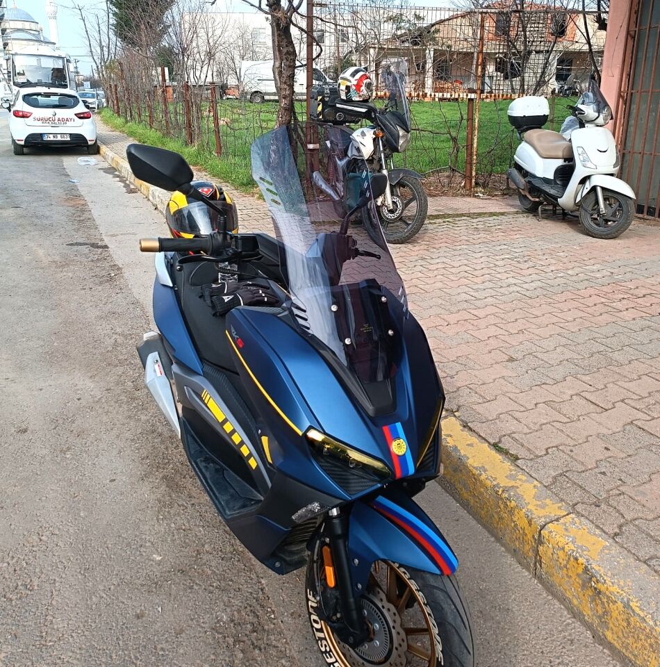 MOTOCAM RKS Vieste 249 Ön Cam 2022-2026 Model 65cm Füme Renkli 4mm ORTA BOYLU