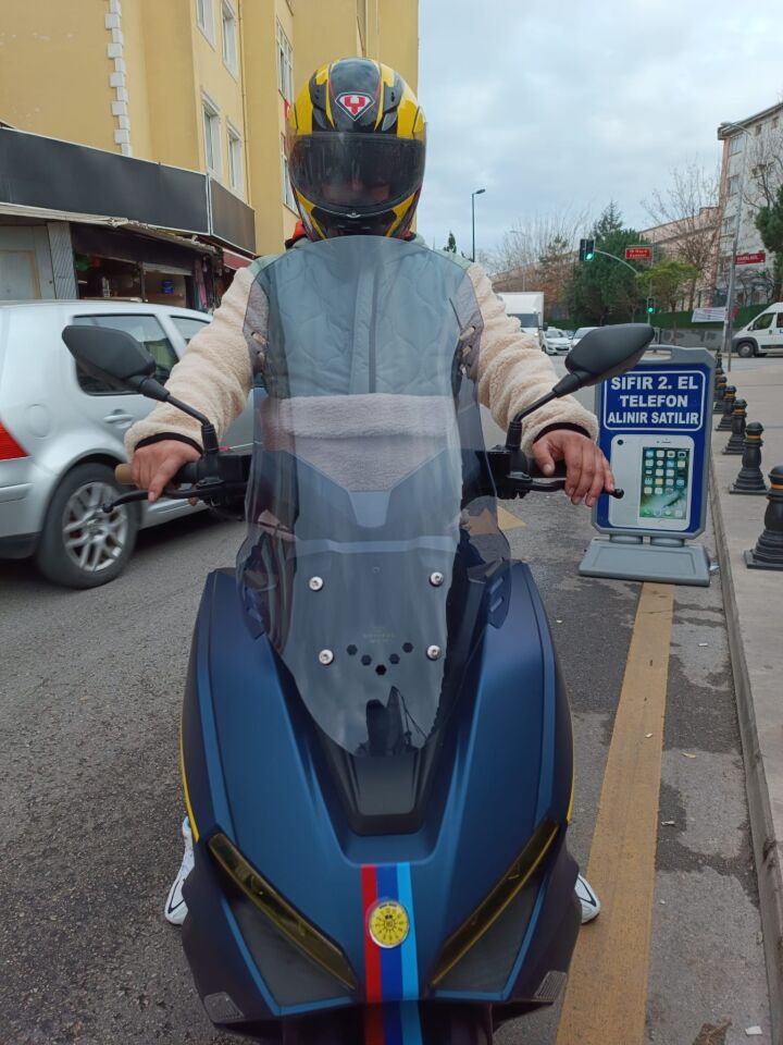 MOTOCAM RKS Vieste 249 Ön Cam 2022-2026 Model 65cm Füme Renkli 4mm ORTA BOYLU