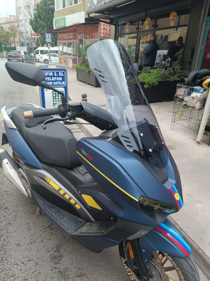 MOTOCAM RKS Vieste 249 Ön Cam 2022-2026 Model 65cm Füme Renkli 4mm ORTA BOYLU