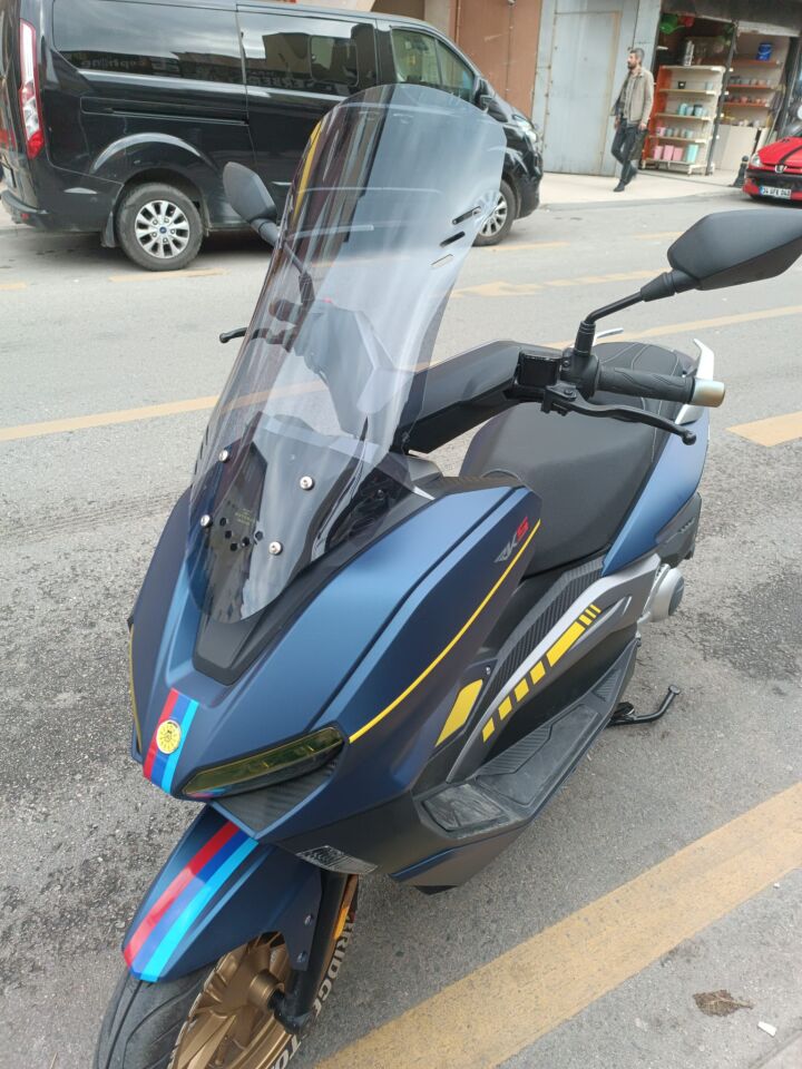 MOTOCAM RKS Vieste 249 Ön Cam 2022-2026 Model 65cm Füme Renkli 4mm ORTA BOYLU