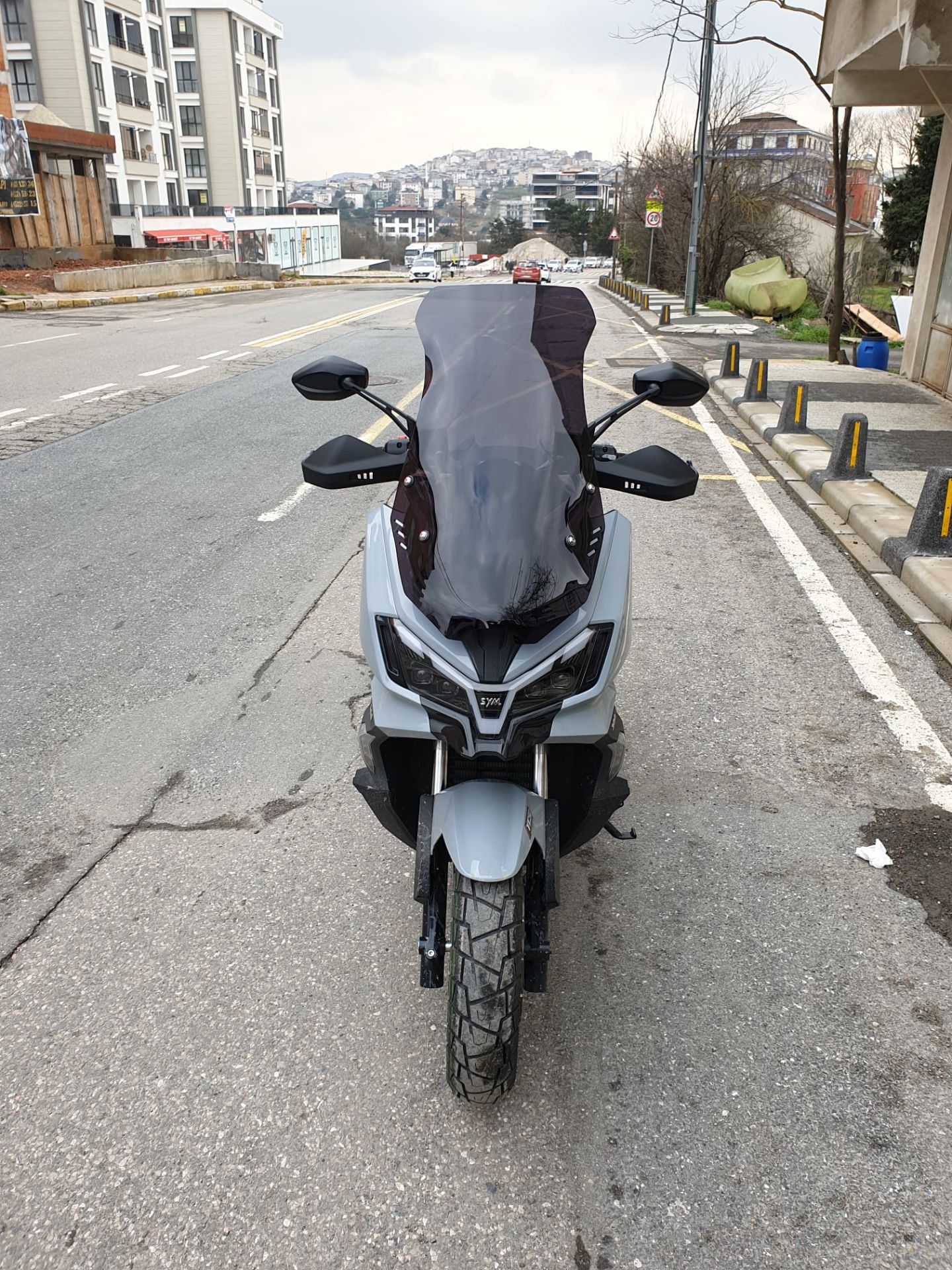 Sym Adx 300 Ön Cam 2024-2025 Model 65 CM - Siyah Renkli