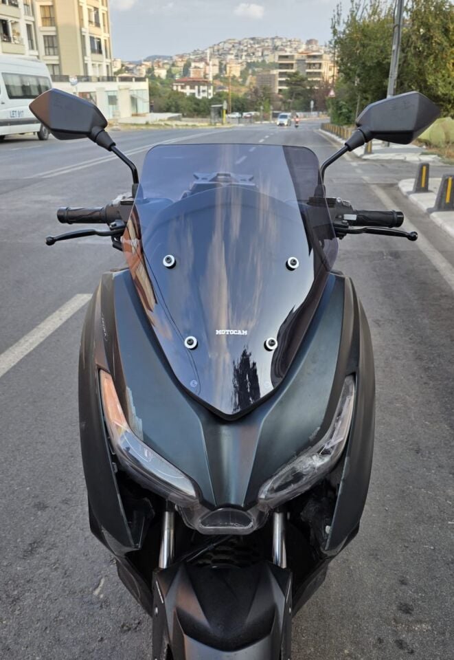 MOTOCAM Arora Max PRO 125 Ön Cam 2023-2026 Model 43cm Füme Renkli 4mm SPORTİF