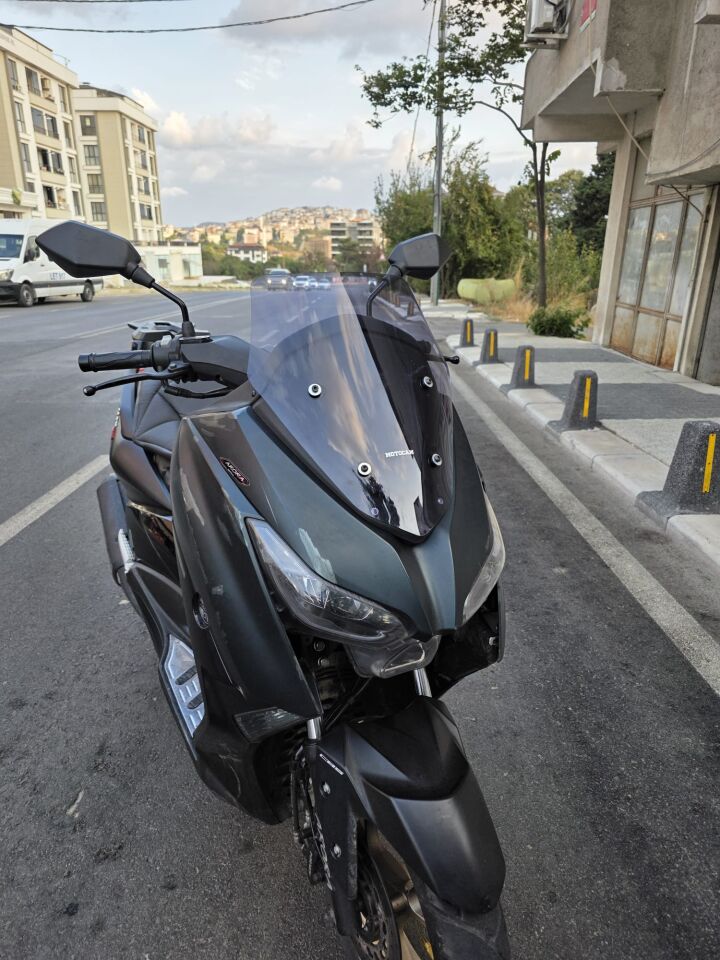 MOTOCAM Arora Max PRO 125 Ön Cam 2023-2026 Model 43cm Füme Renkli 4mm SPORTİF