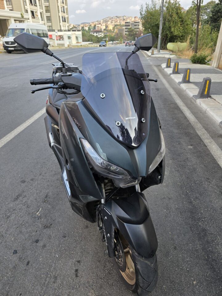 MOTOCAM Arora Max PRO 125 Ön Cam 2023-2026 Model 43cm Füme Renkli 4mm SPORTİF