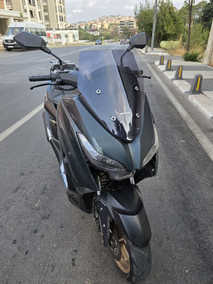 MOTOCAM Arora Max PRO 125 Ön Cam 2023-2026 Model 43cm Füme Renkli 4mm SPORTİF