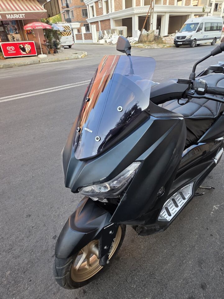 MOTOCAM Arora Max PRO 125 Ön Cam 2023-2026 Model 43cm Füme Renkli 4mm SPORTİF