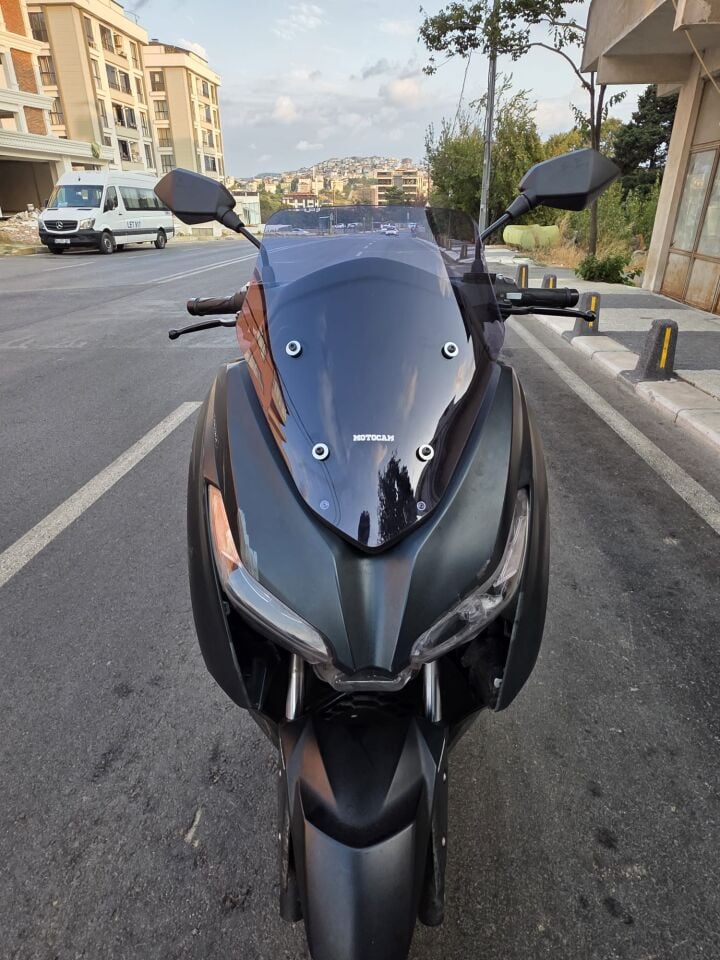 MOTOCAM Arora Max PRO 125 Ön Cam 2023-2026 Model 43cm Füme Renkli 4mm SPORTİF