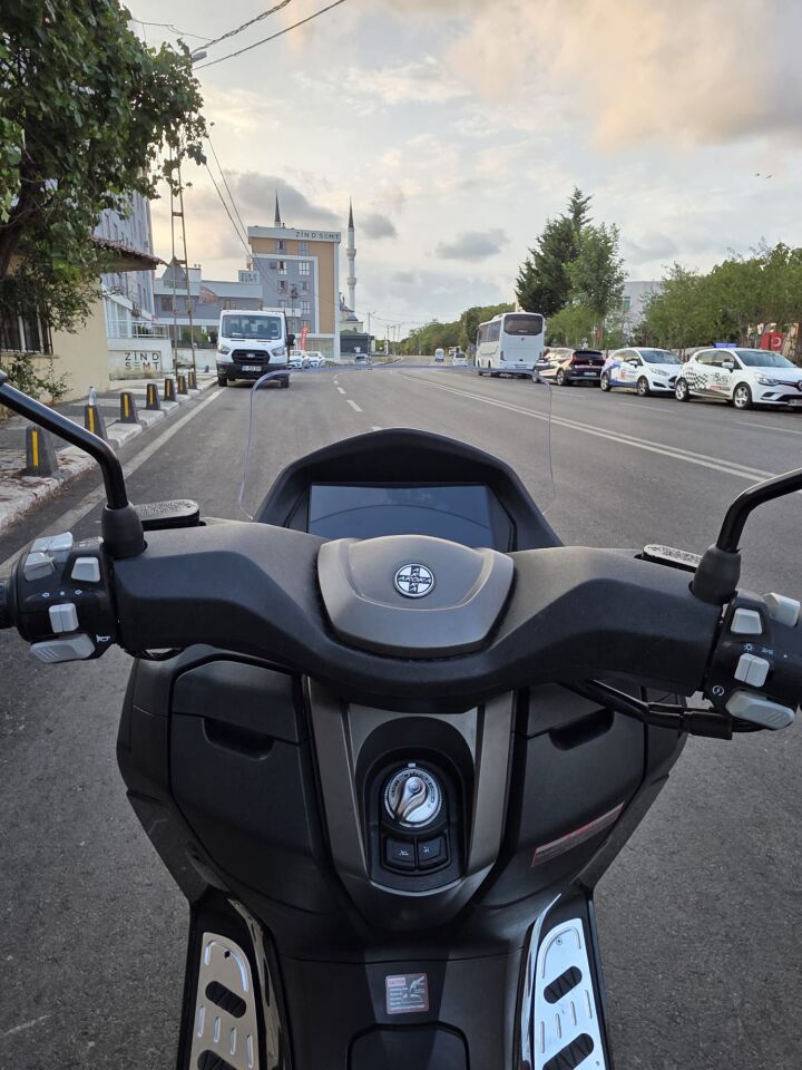 MOTOCAM Arora Max PRO 125 Ön Cam 2023-2026 Model 43cm Şeffaf Renkli 4mm SPORTİF