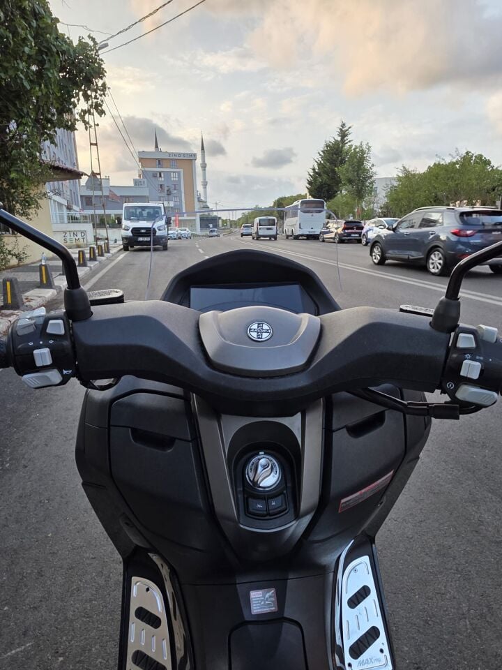 MOTOCAM Arora Max PRO 125 Ön Cam 2023-2026 Model 43cm Şeffaf Renkli 4mm SPORTİF