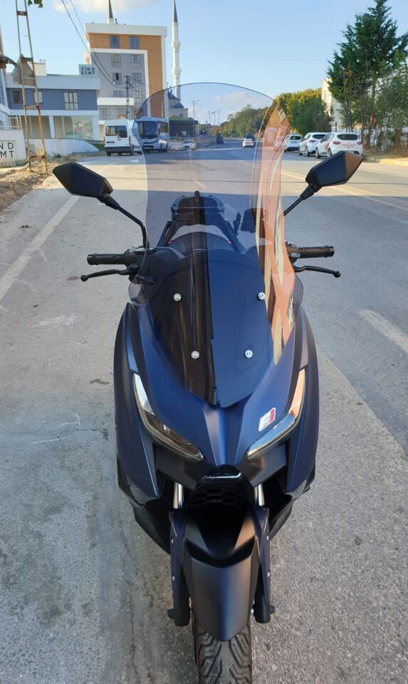 MOTOCAM Arora Max PRO 125 Ön Cam 2023-2026 Model 65cm Füme Renkli 4mm ORTA BOYLU