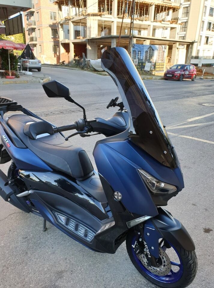 MOTOCAM Arora Max PRO 125 Ön Cam 2023-2026 Model 65cm Siyah Renkli 4mm ORTA BOYLU