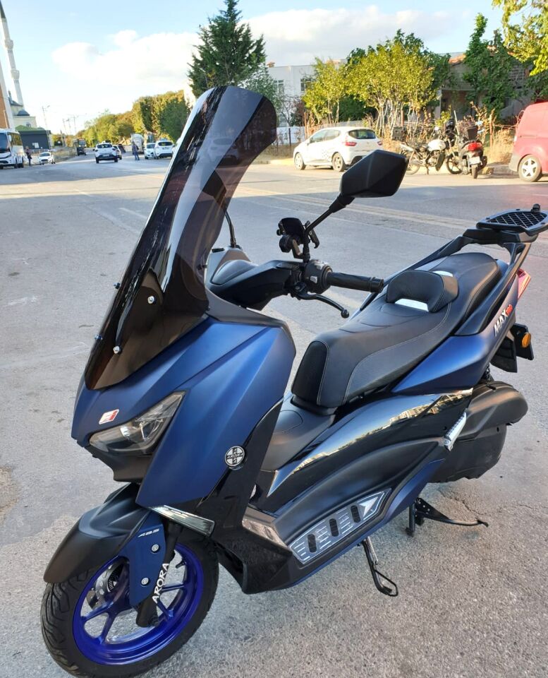 MOTOCAM Arora Max PRO 125 Ön Cam 2023-2026 Model 65cm Siyah Renkli 4mm ORTA BOYLU